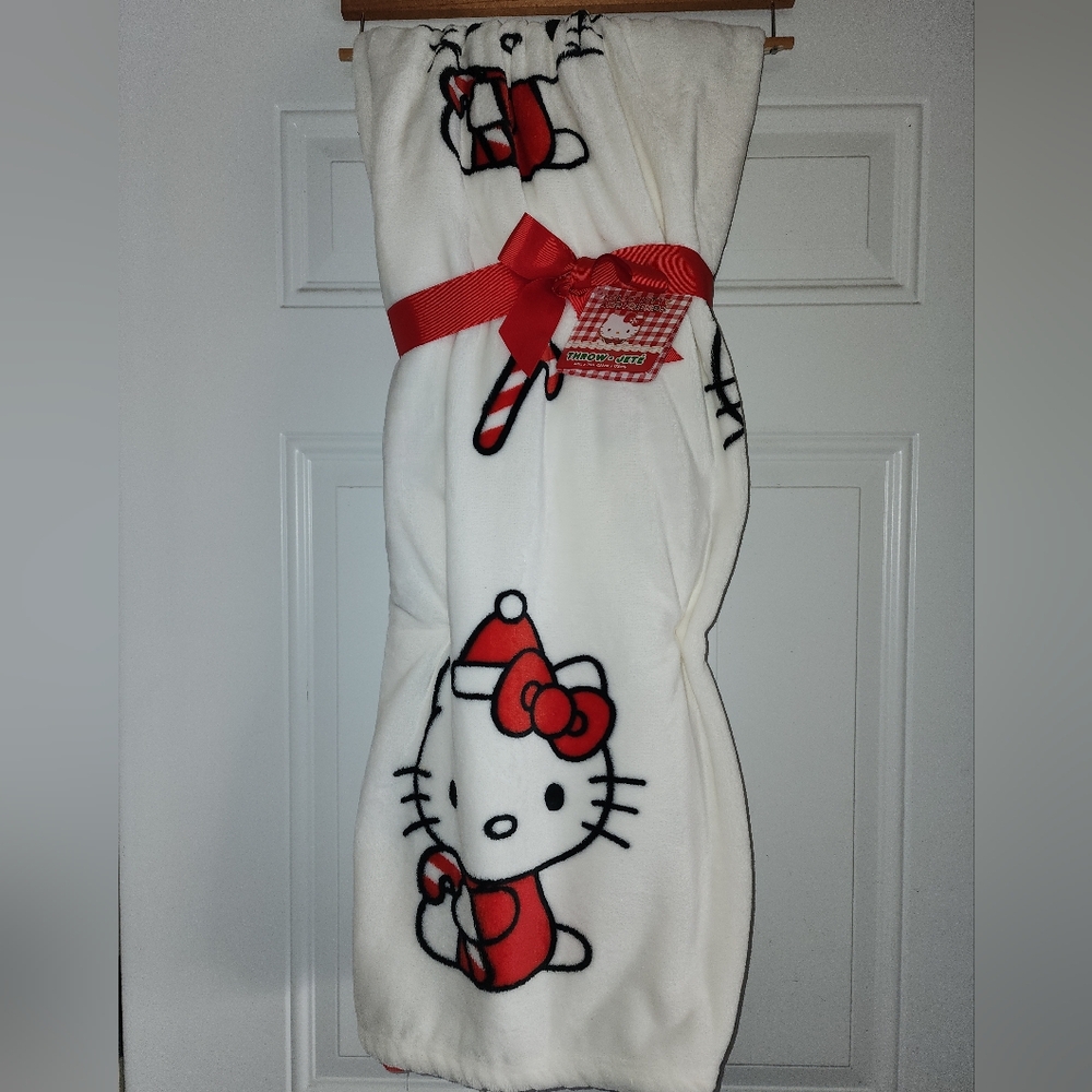 NWT HELLO KITTY CHRISTMAS SOFT THROW WITH HK & CANDY CANES🍬🍬🍬🍬🍬🍬